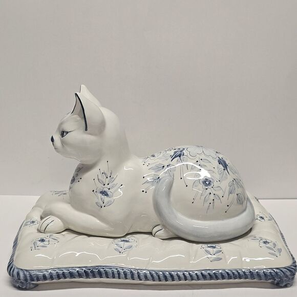 Vintage Italian Ceramic White & Blue Cat Figurine On Pillow Large - Picture 4 of 13